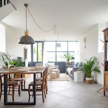 Avec Tennis En Baie Du Mont Saint Michel A 15 Minutes De La Vakantiehuis Les Chambres