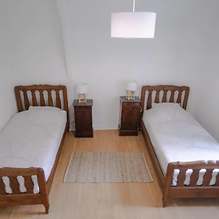 Avec Tennis En Baie Du Mont Saint Michel A 15 Minutes De La Les Chambres