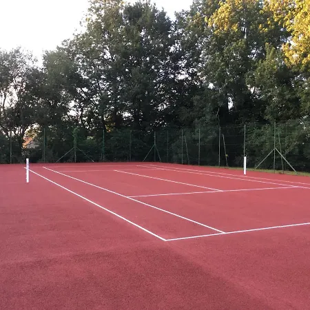 Avec Tennis En Baie Du Mont Saint Michel A 15 Minutes De La Ferienhaus Les Chambres