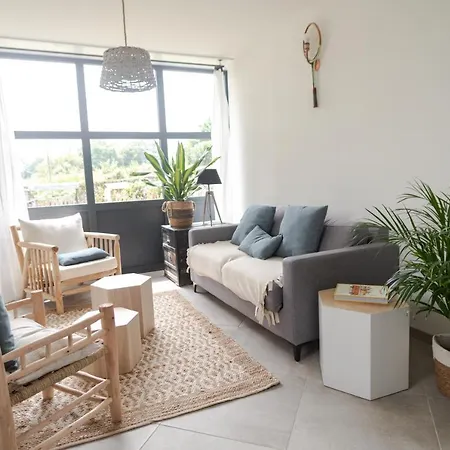 Avec Tennis En Baie Du Mont Saint Michel A 15 Minutes De La Les Chambres