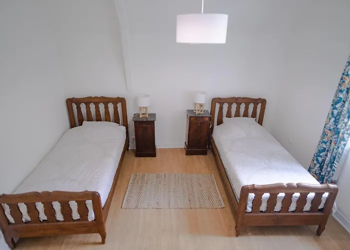 Avec Tennis En Baie Du Mont Saint Michel à 15 Minutes De La Les Chambres