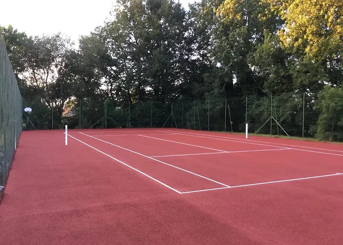 Avec Tennis En Baie Du Mont Saint Michel à 15 Minutes De La Hébergement de vacances Les Chambres
